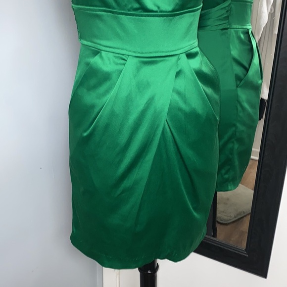 VINTAGE GREEN SILKY WRIGGLE DRESS FOR HOLIDAY PARTY SIZE 6 - Picture 3 of 11